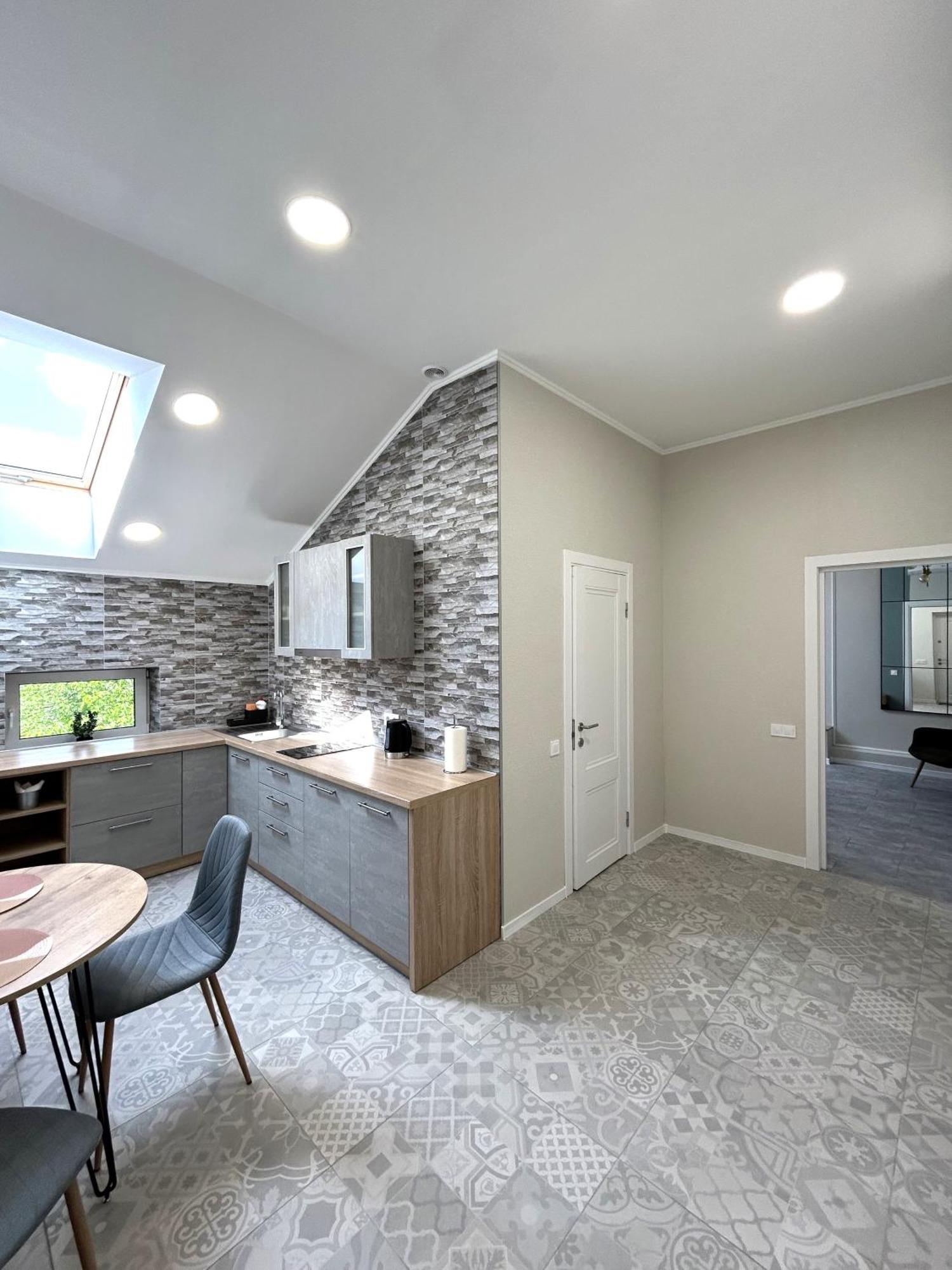 Modern Apartment, 5Mins To Rynok Square Lviv Luaran gambar